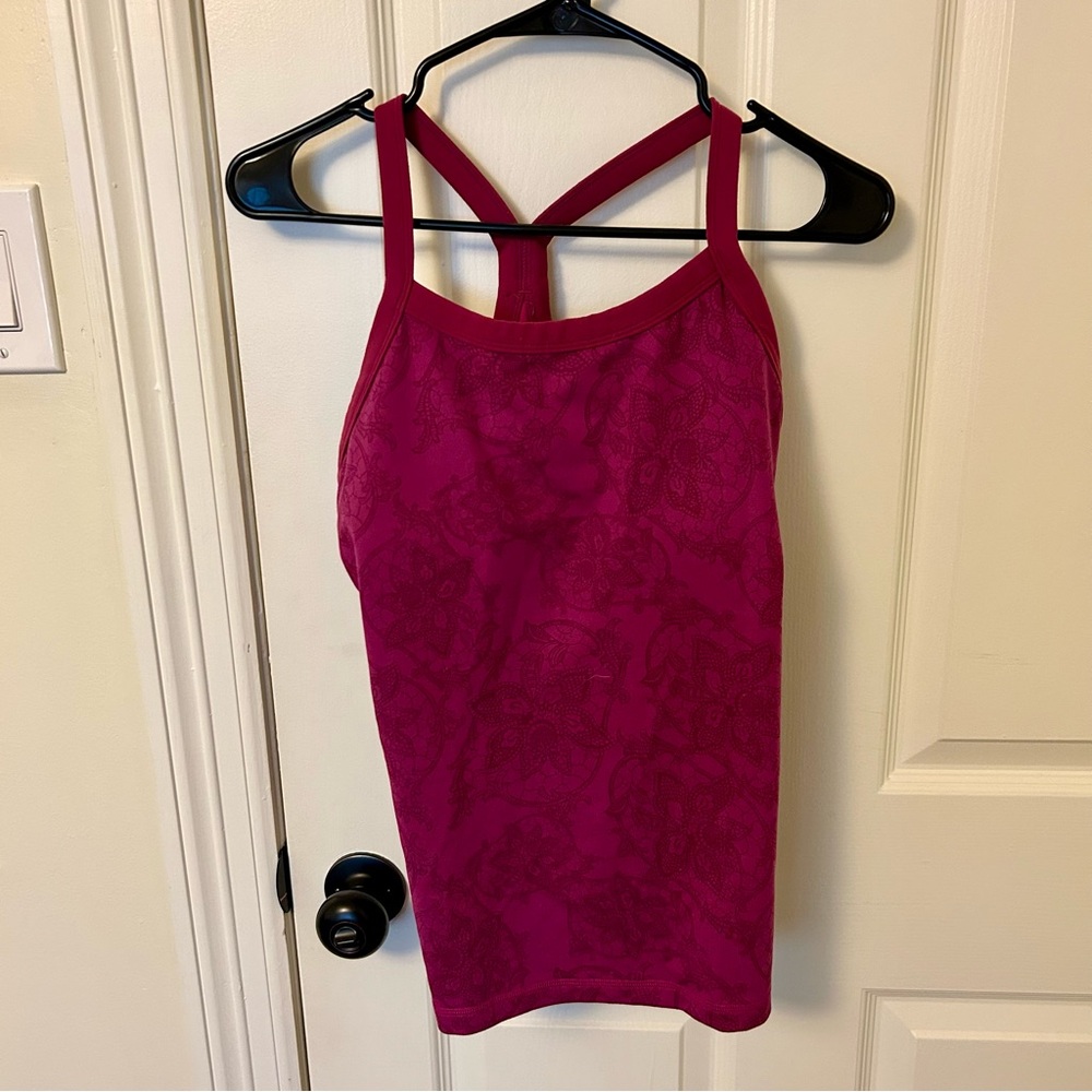 Lululemon top with shelf bra built in